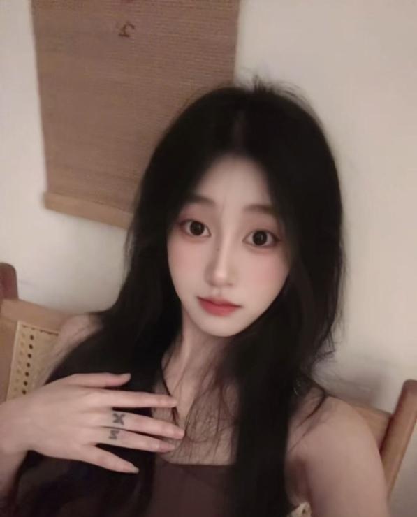 江岸清纯可爱美少女
