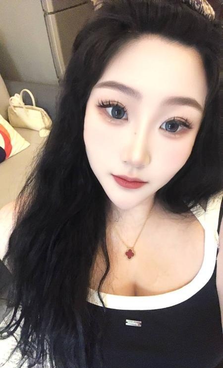 丰满大奶骚货