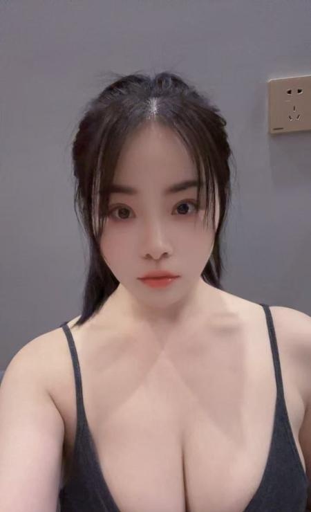 36D大奶媛媛