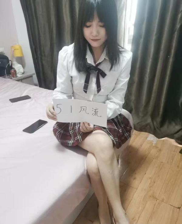 洪山制服长腿美女