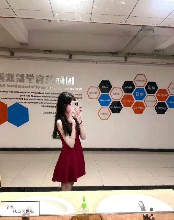 软妹兼职模特乖乖女