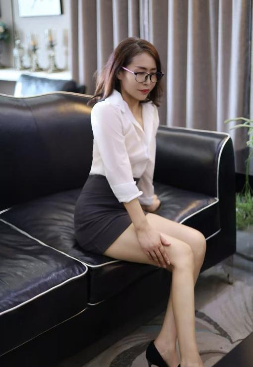 sm三通服务型熟女