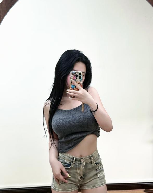 性感嫩妹小玲珑
