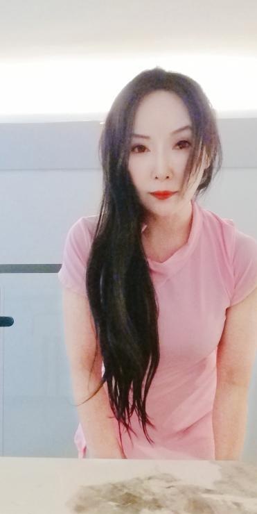 小巧玲珑美腿小姐姐