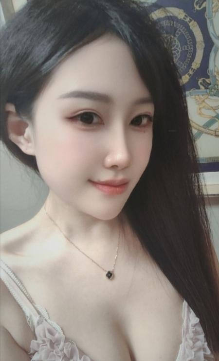 白嫩性感服务系