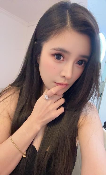 高颜值甜美风小女友