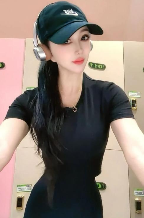 大胸翘臀娜娜