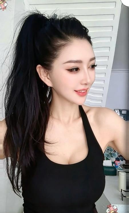 大胸翘臀娜娜