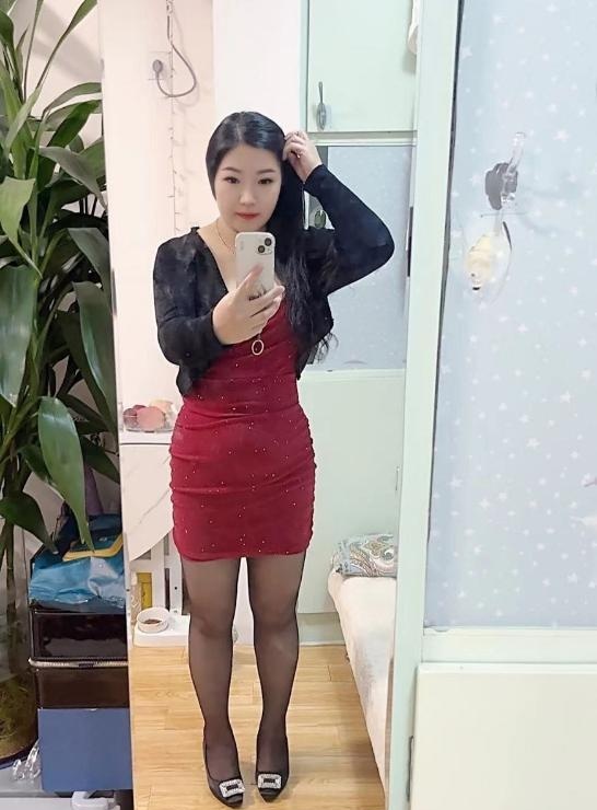 舌吻丰满大臀少妇