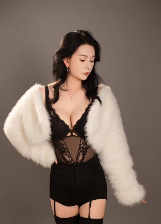 芙蓉潮喷瑜伽妹