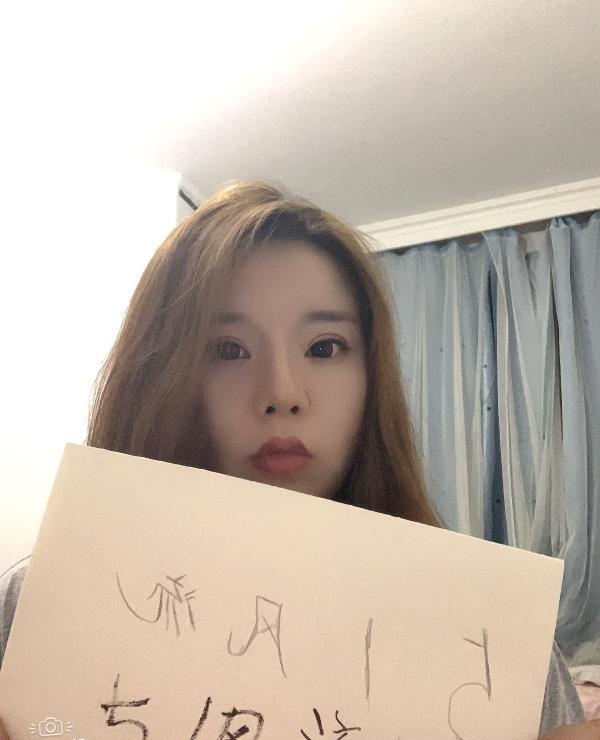 体育场欧美肥臀一线天