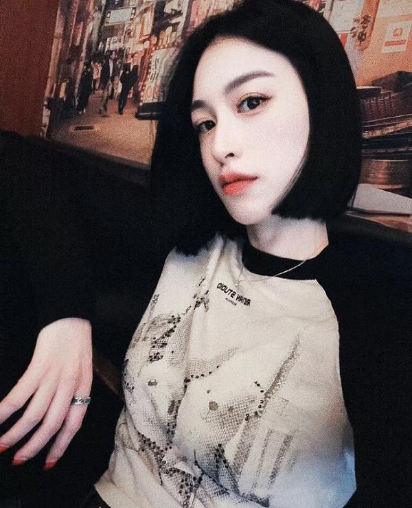 短发气质御姐