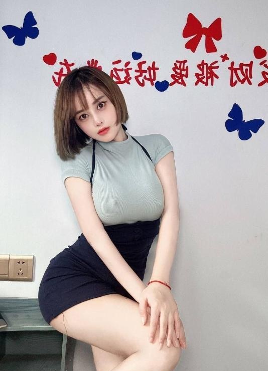 丰满大胸刺激服务妹子