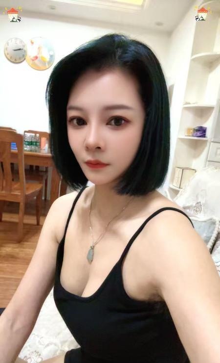 短发大奶御姐