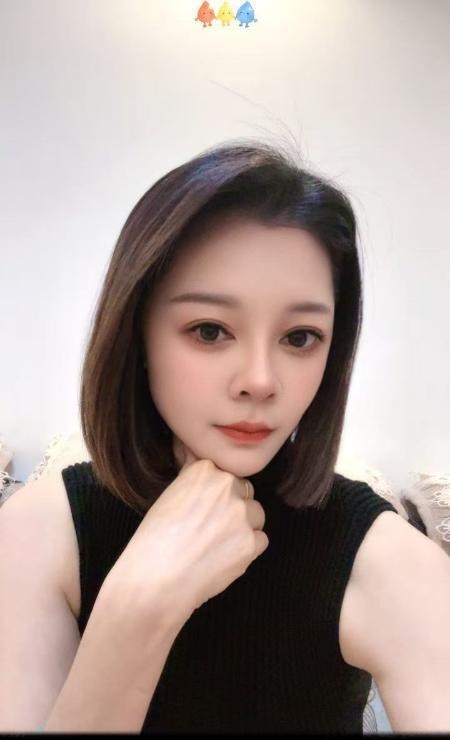 短发大奶御姐