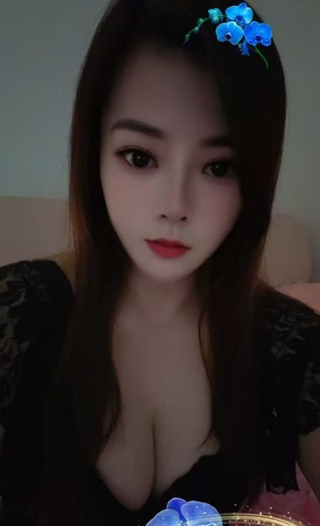 大奶子美腿少妇