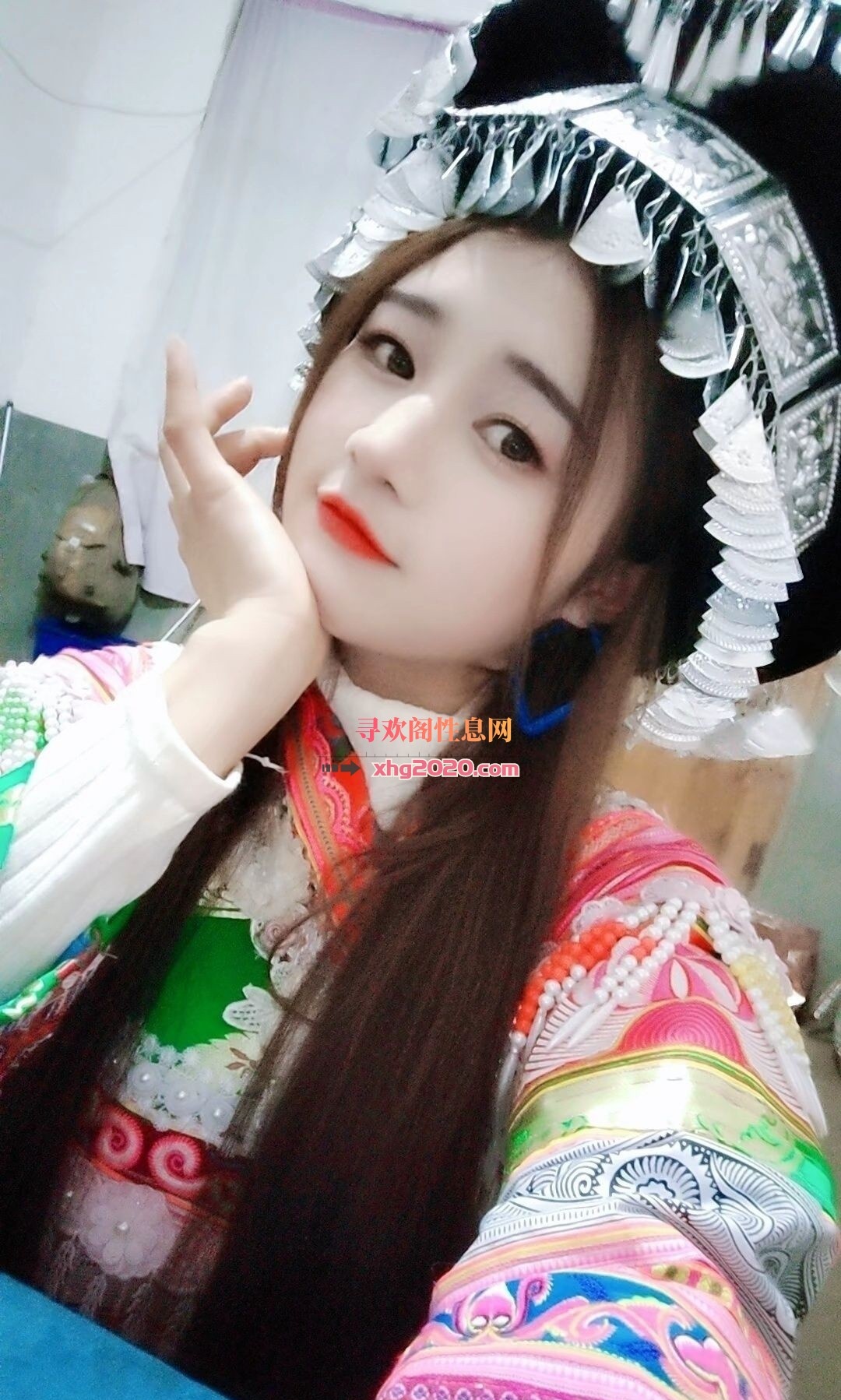 细皮嫩肉的单眼皮小媚女