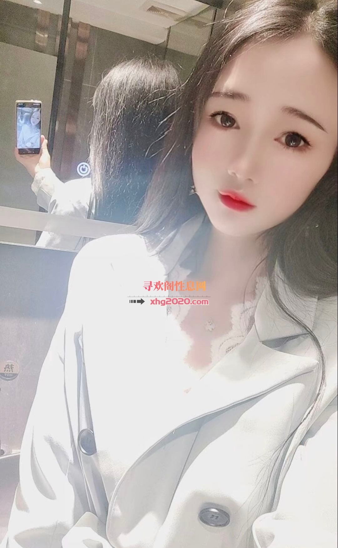 细皮嫩肉的单眼皮小媚女