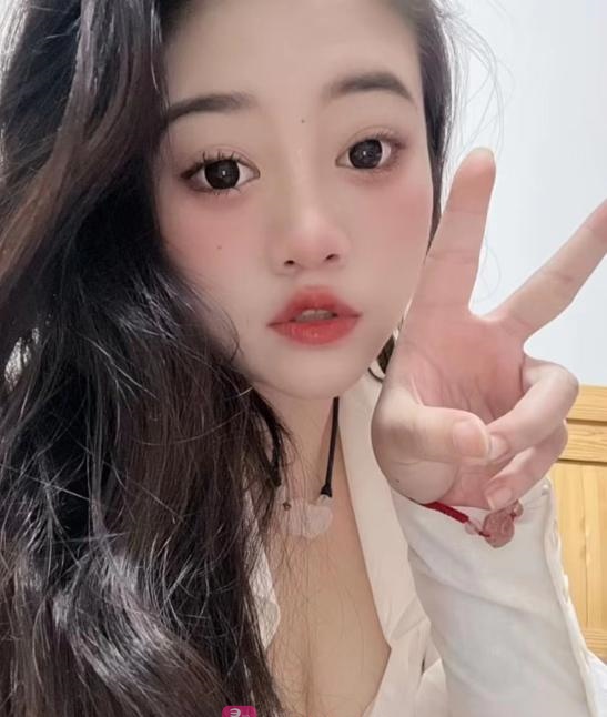 微胖型大奶丰臀骚货