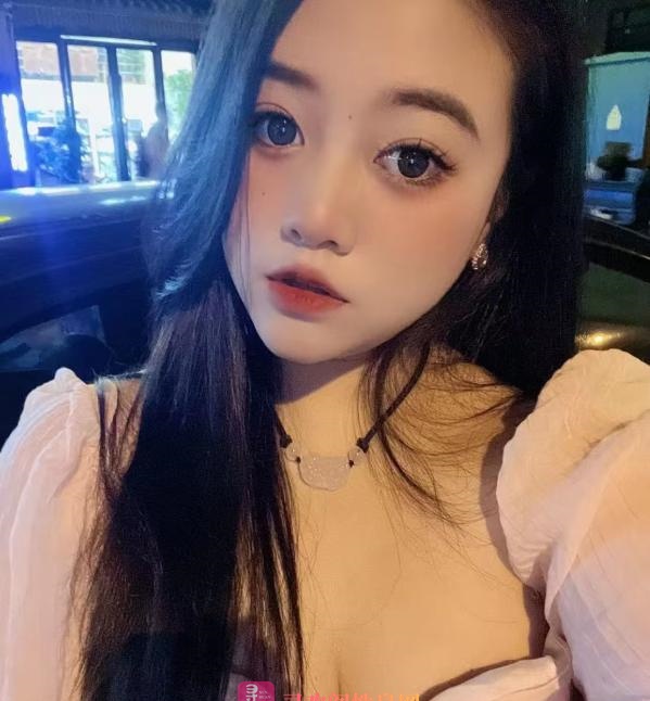 微胖型大奶丰臀骚货