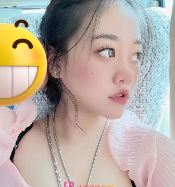 微胖型大奶丰臀骚货