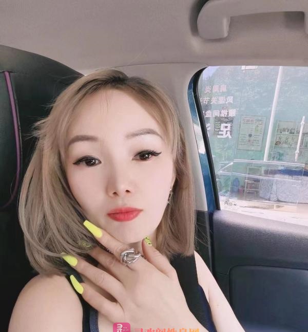 成都短发风骚大奶妹