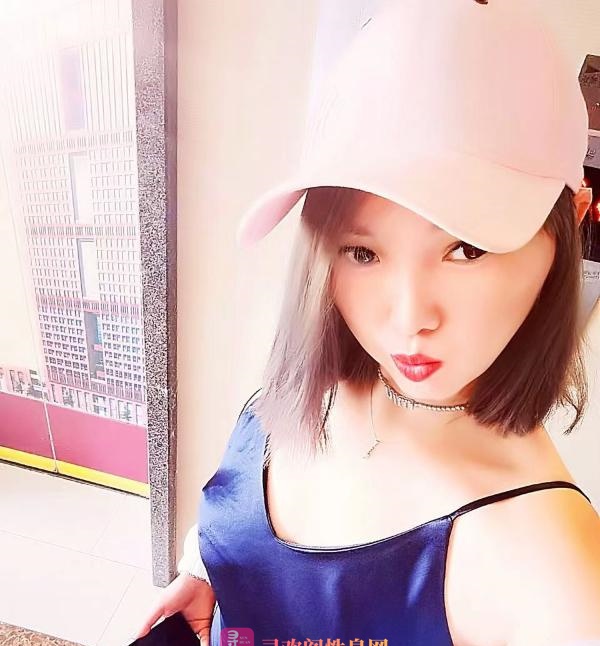 成都短发风骚大奶妹