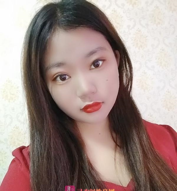 二七广场微胖小美女