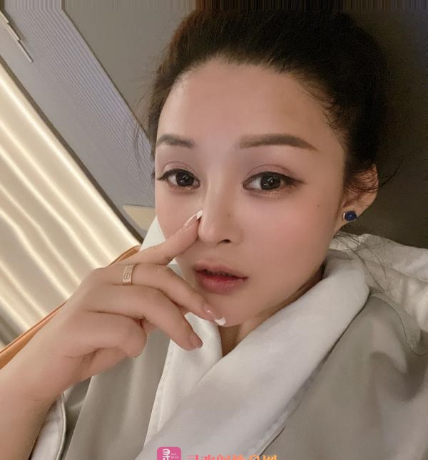 轻熟范小姐姐
