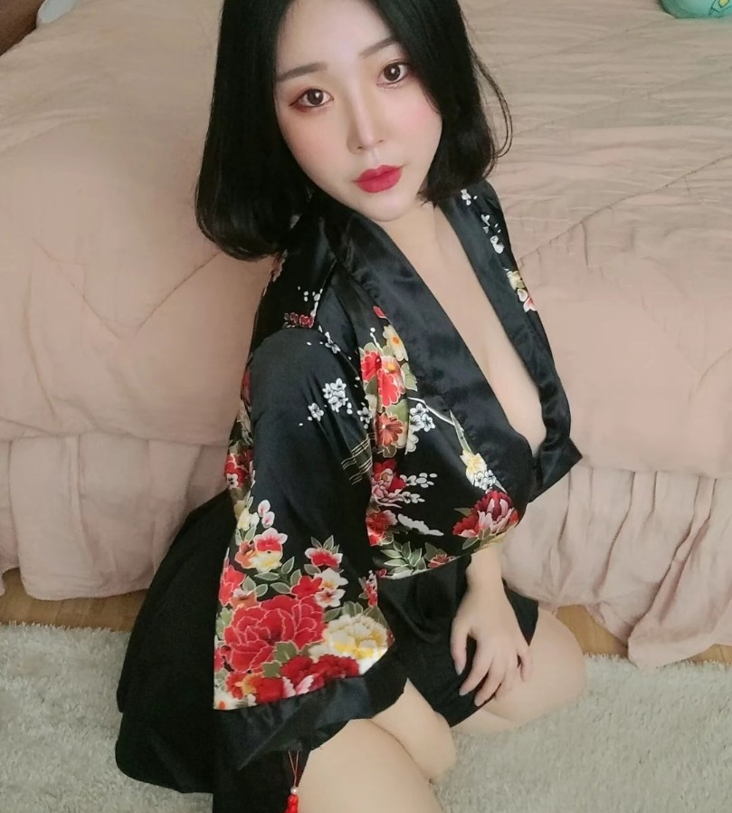 和平翘臀大波妹