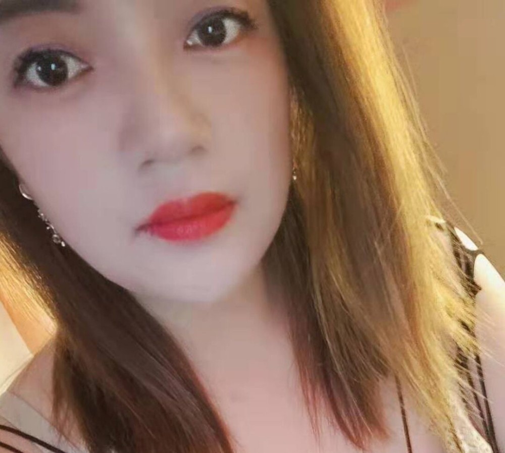 东山居家少妇