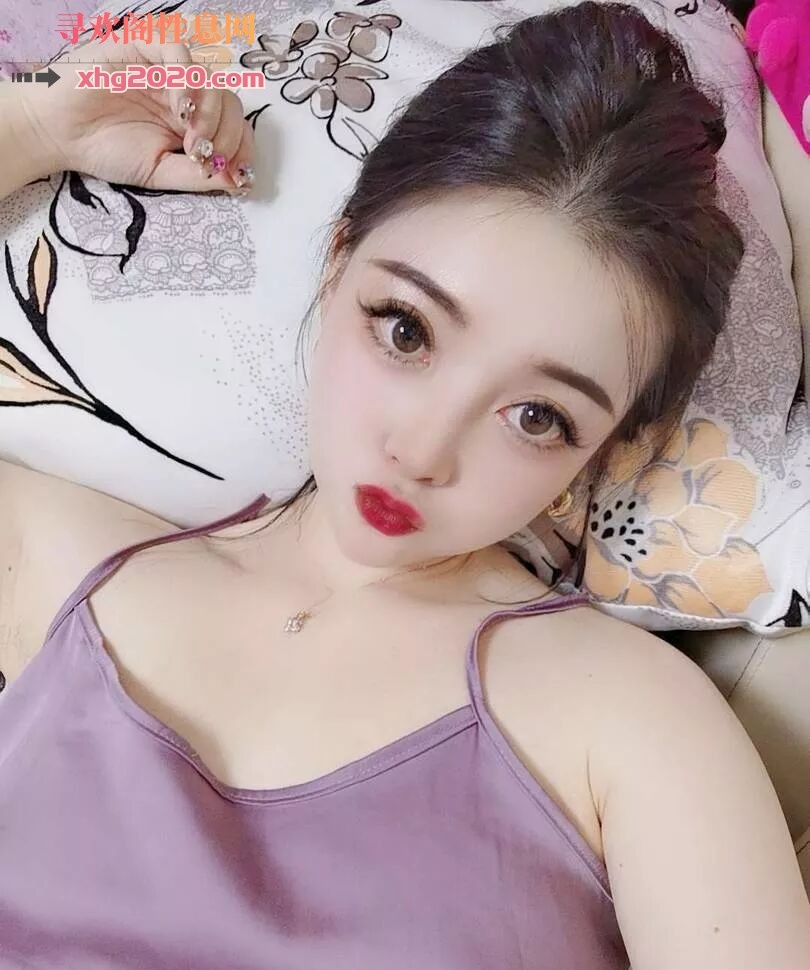 大大的眼睛丰满小萝莉