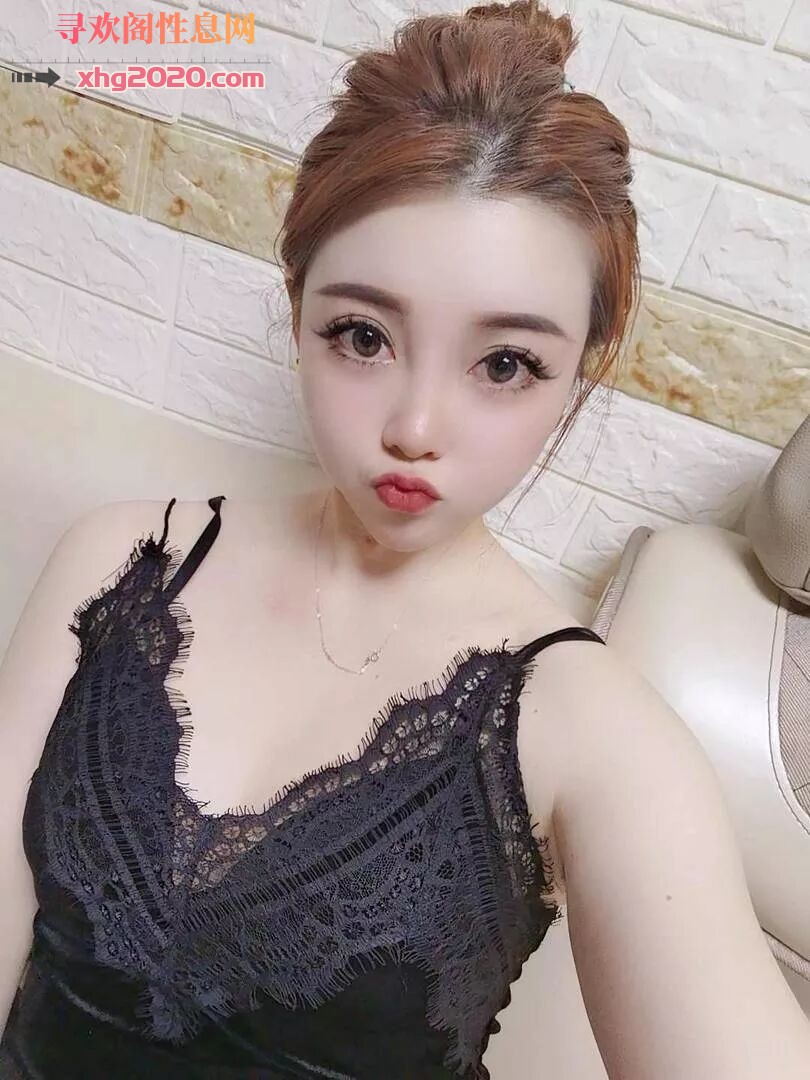 大大的眼睛丰满小萝莉