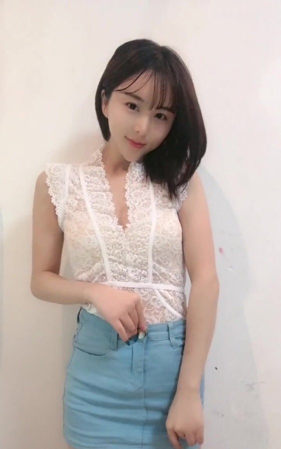 胸大身材一级棒美女鱼儿