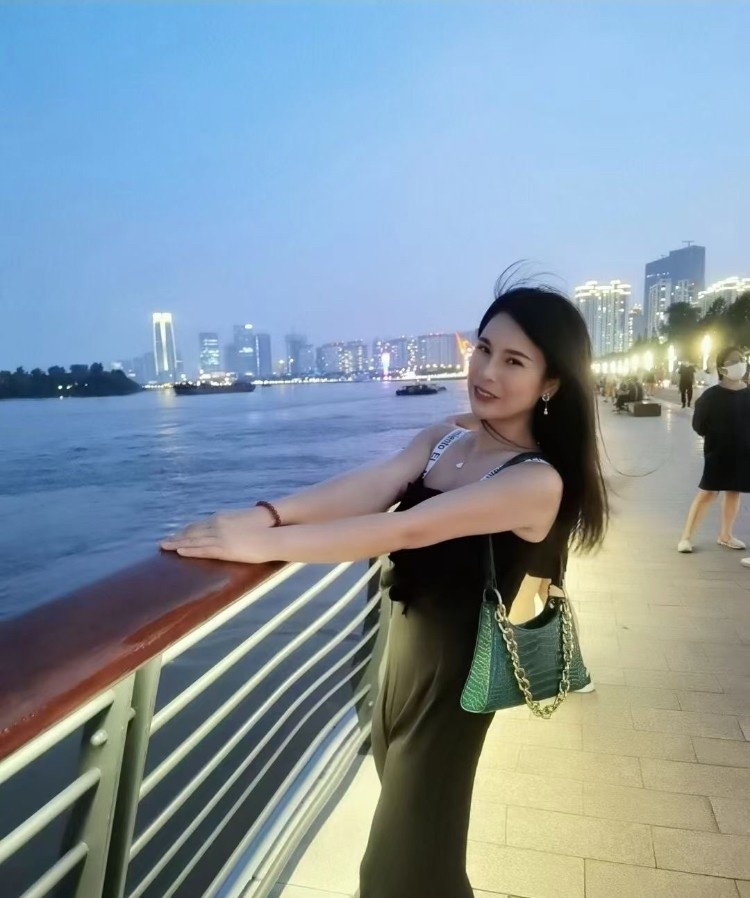 徐汇露露