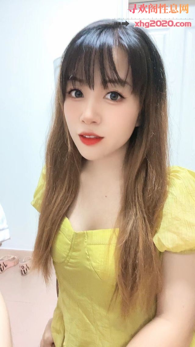 皮肤白嫩的西西