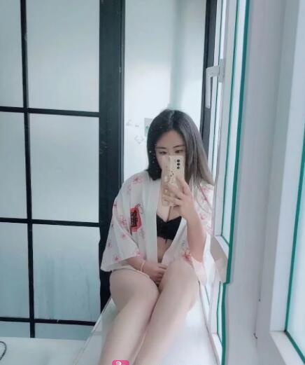 奶白妹子大屁股