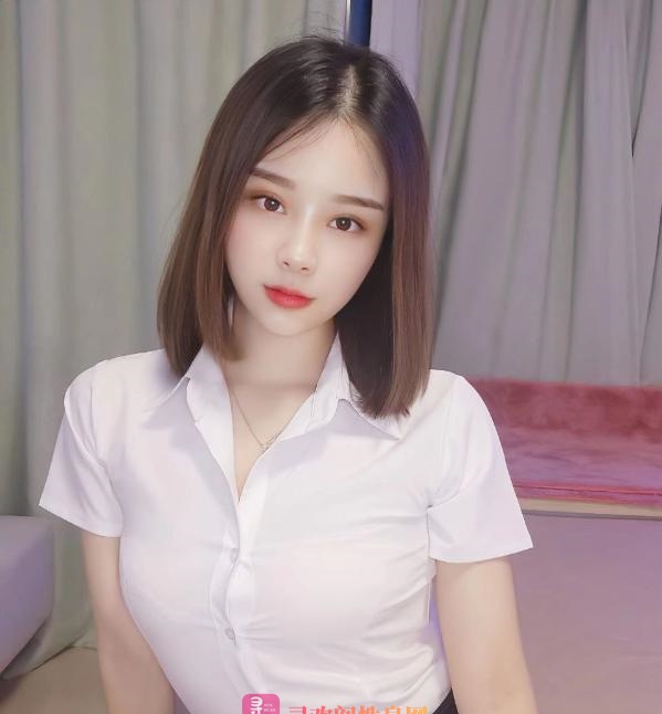 服务细致的短发妹子