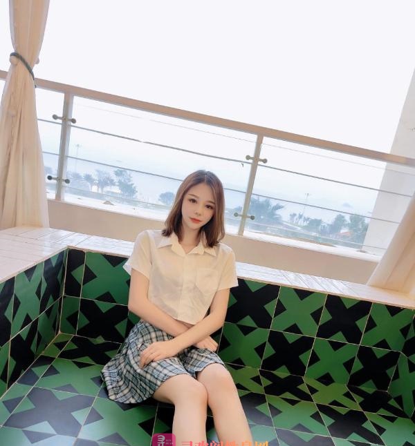 服务细致的短发妹子
