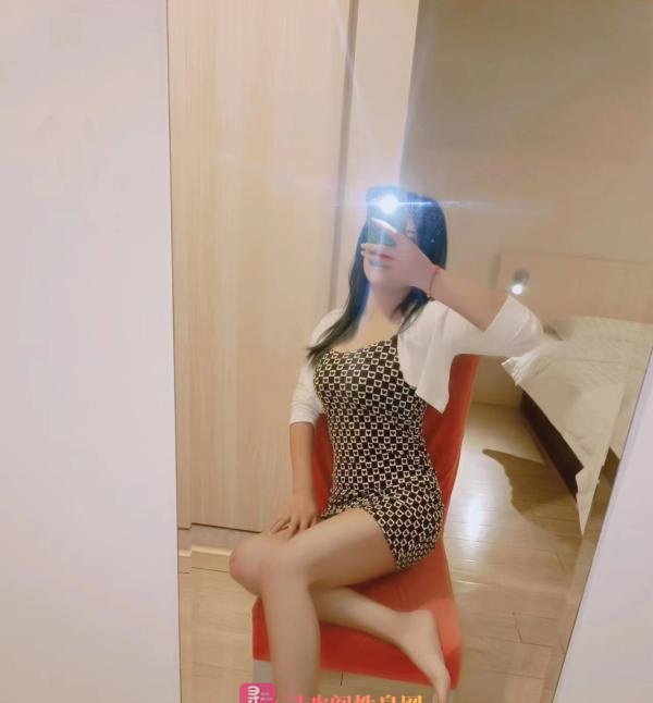 武汉刚下海长腿女孩