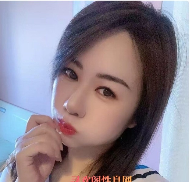 大长舌的性感小妹子