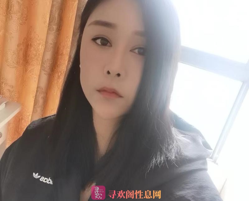 南门黑丝好身材小狐狸