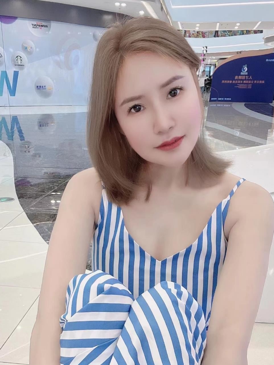 海珠妩媚风骚笑笑
