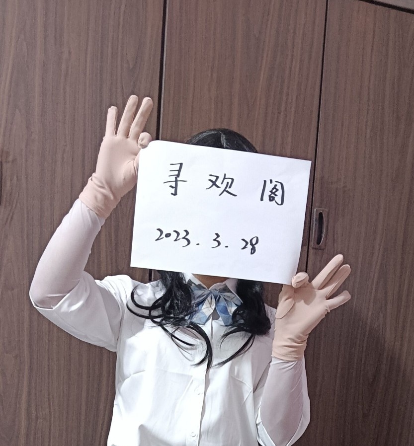 鲜嫩多汁小少妹