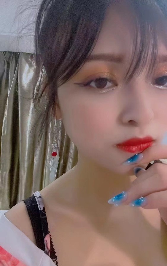 娇小妹子，可以抱起来搞