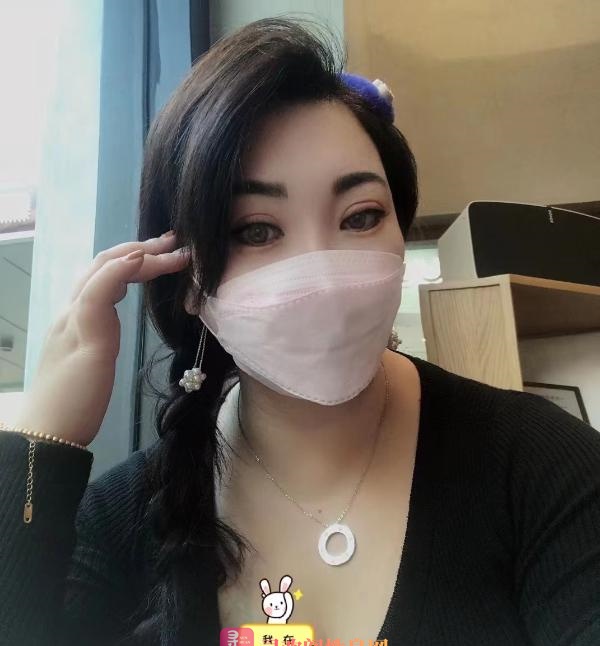 大胸闷骚姐姐