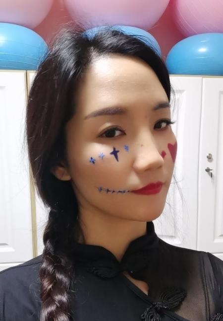 探眼镜姐家抓龙筋