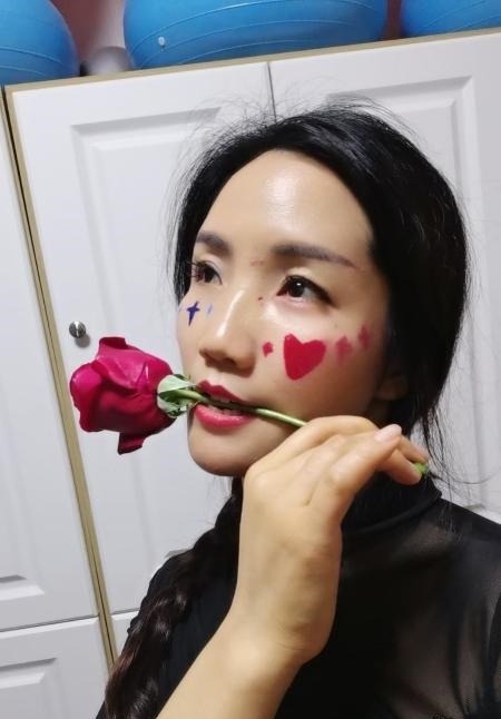 探眼镜姐家抓龙筋