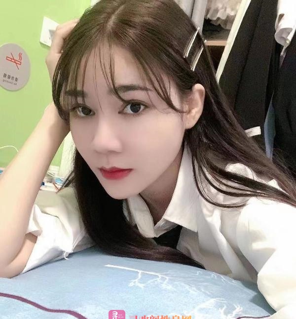 白嫩美腿小玉
