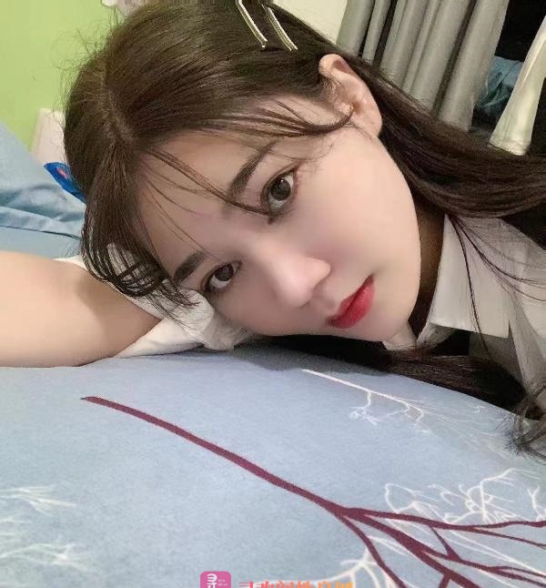 白嫩美腿小玉